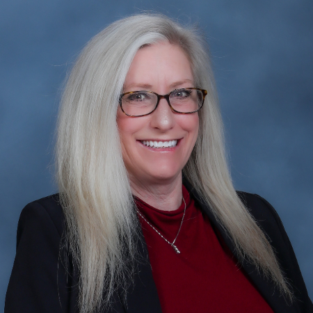 Elizabeth McMillan headshot